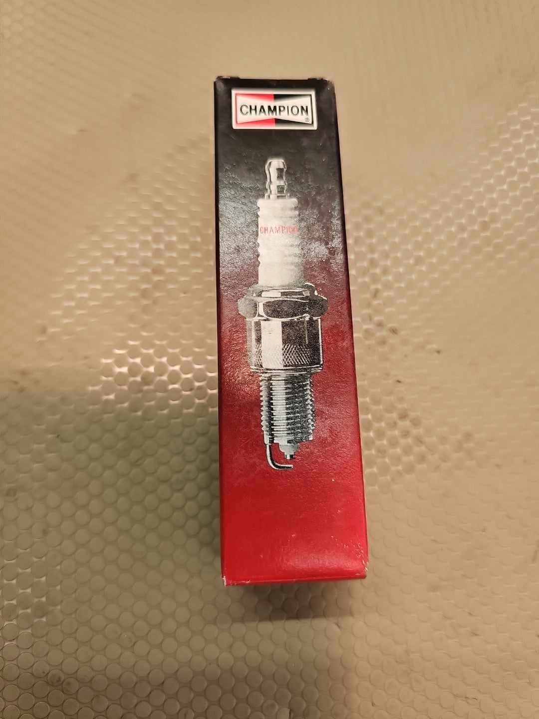 Champion 639 RHM83N SPARK PLUGS  NOS  NEW  Copper Plus