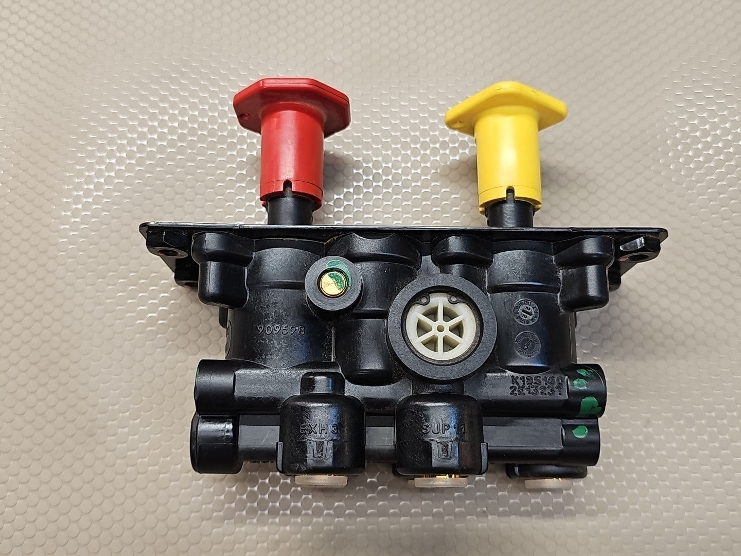 NEW OEM Genuine Bendix MV-3 Parking Air Brake Dash Control Valve