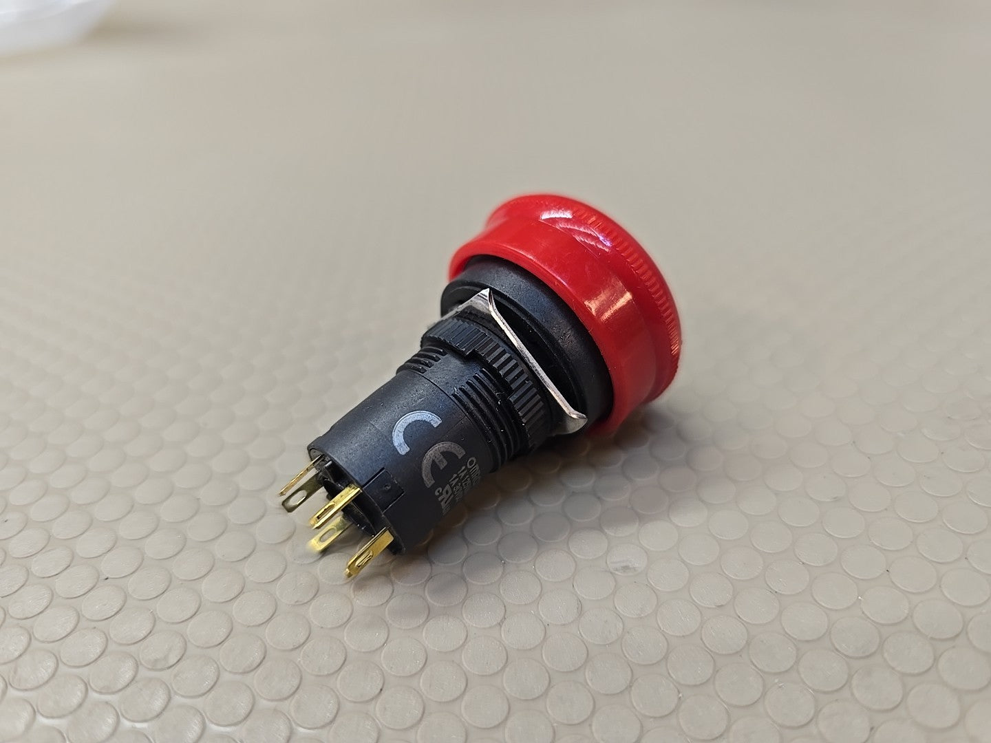 1/Piece New OMRON Emergency Stop Switch A165E-S-03U