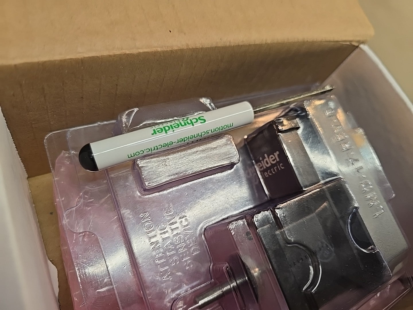 NEW SCHNEIDER LMDCA422 Servo Motor New In Box