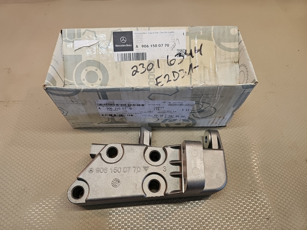 Mercedes Atego Halterungshalter A9061500770 Om904  4.250Cc 4Cyl 97-2005 NEW OEM!