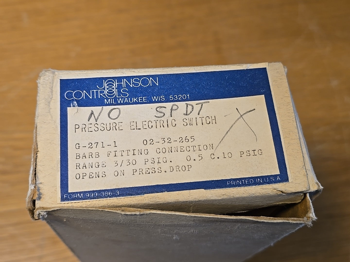 Johnson Controls Pressure Electric Switch G-271-1, P-7220 Barb Fitting Connect