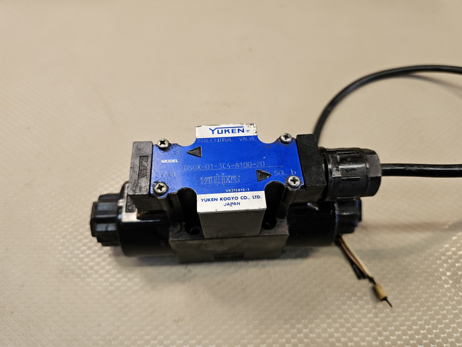 YUKEN BI DIRECTIONAL VALVE DSGX-01-3C4-A100-20 A100