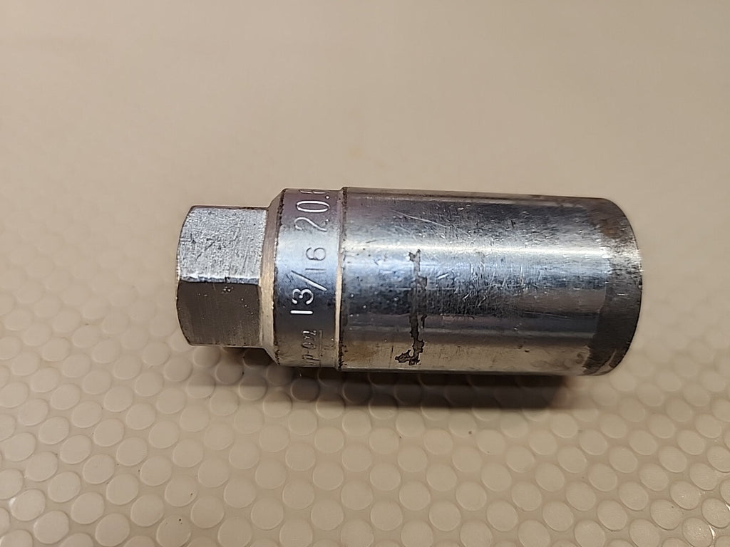13/16" MODEL No. S9704B SNAP-ON 3/8" DRIVE SPARK PLUG SOCKET 1959 DATE CODE USA 