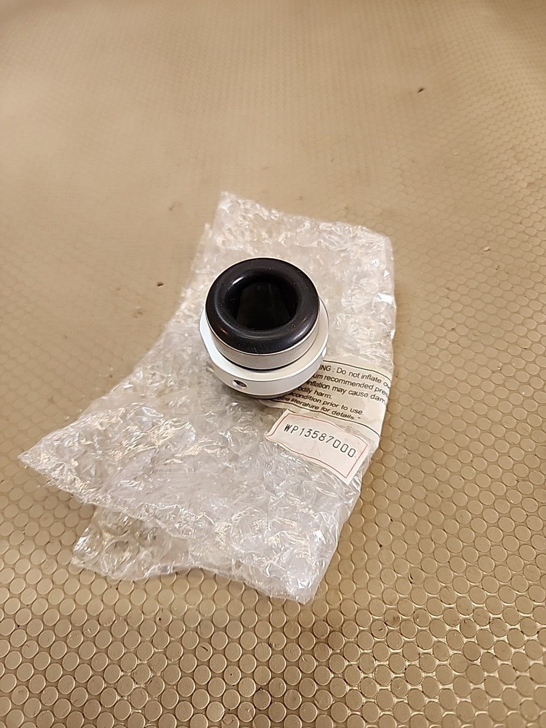 BRIDGESTONE 20GC 200 0592 ALUMINUM COLLAR WITH RUBBER BOOT