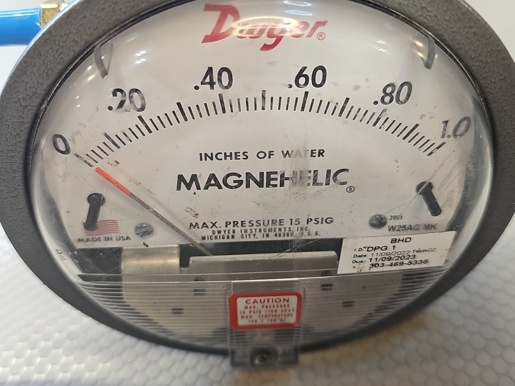 Dwyer Magnehelic Differential Pressure Gauge, 2000: 0-1.0 WC 15 PSIG W25AG MK