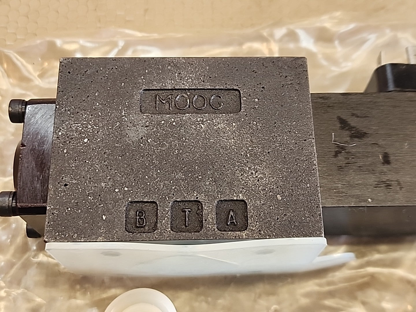 MOOG K-14532-C 34-5-4 HYD. SOLENOID VALVE, 24V,  XEB13330-000-00