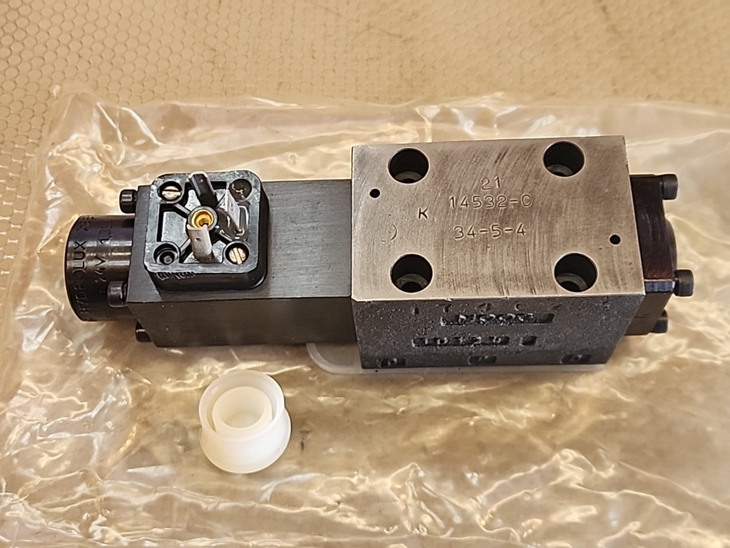 MOOG K-14532-C 34-5-4 HYD. SOLENOID VALVE, 24V,  XEB13330-000-00