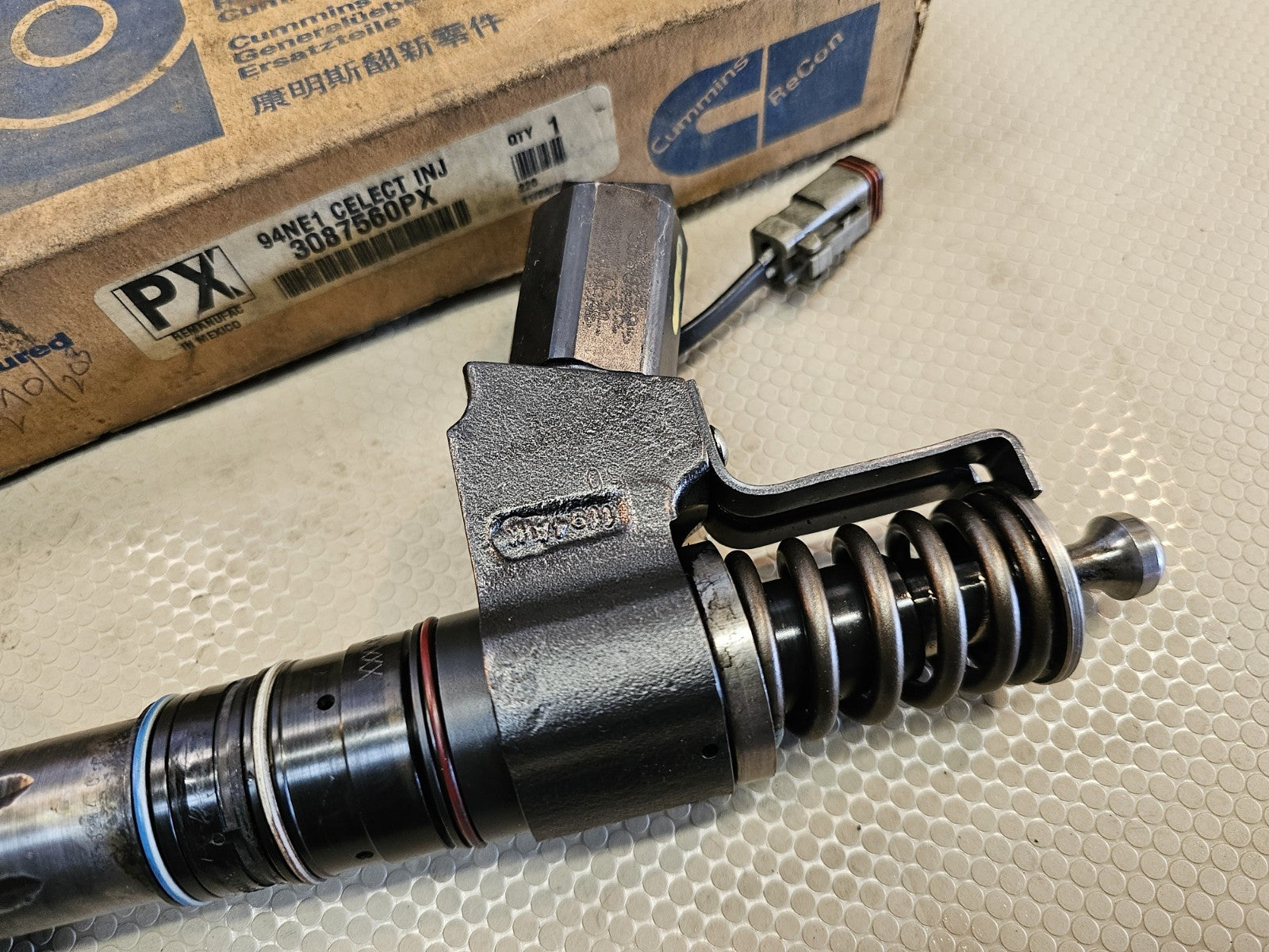 OEM Cummins 3652542RX Fuel Injector Cummins *Core* for Remanufacture