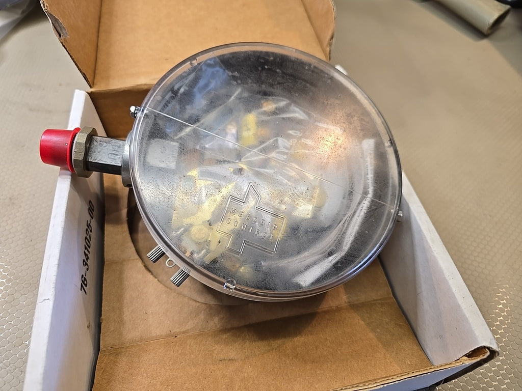 NEW Dwyer Mercoid DA-21-153-16S Bourdon Tube Pressure Switch (800-8000 psig)