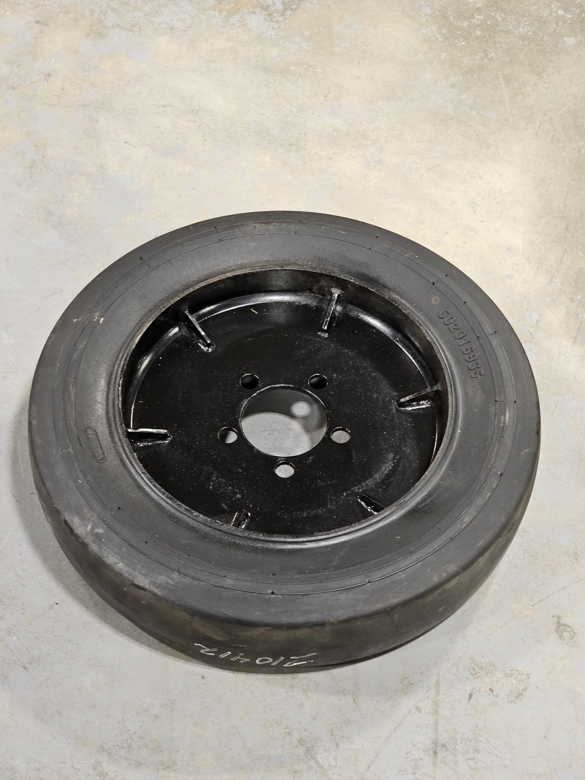 Groomer Solid Tire Wheel Assembly 602016935 5-Lug  Steel Rim Snow *NEW*