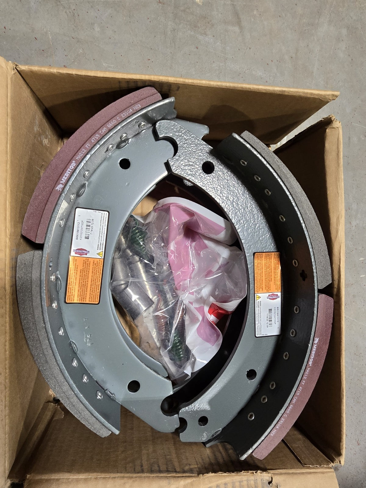 NEW Meritor XSMA2124715QP Brake Shoe Kit