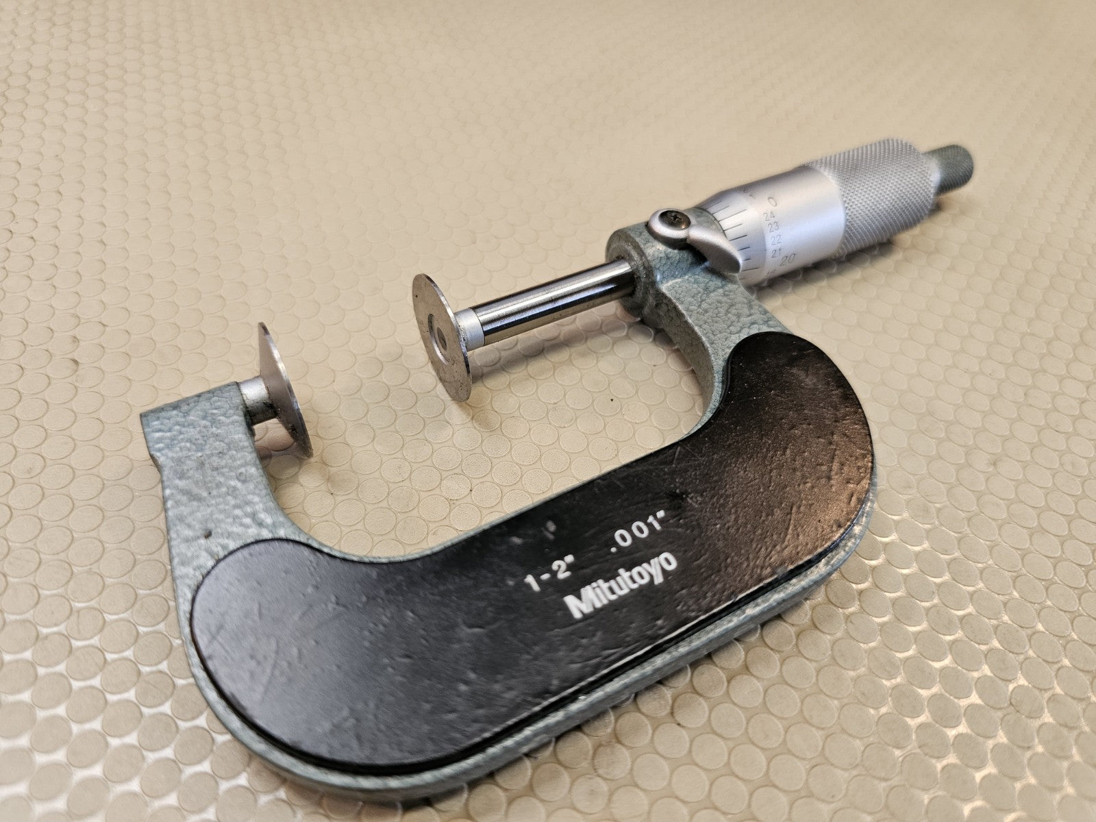 MITUTOYO 1-2 Inch DISC-FLANGE MICROMETER NO 123-126