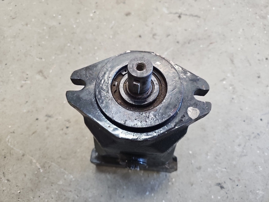 Danfoss Hydraulic Gear Pump Displacement Motor *Tested, Works*
