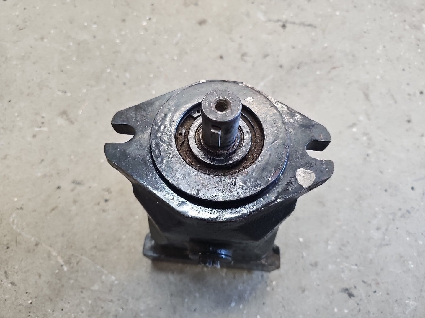 Danfoss Hydraulic Gear Pump Displacement Motor *Tested, Works*