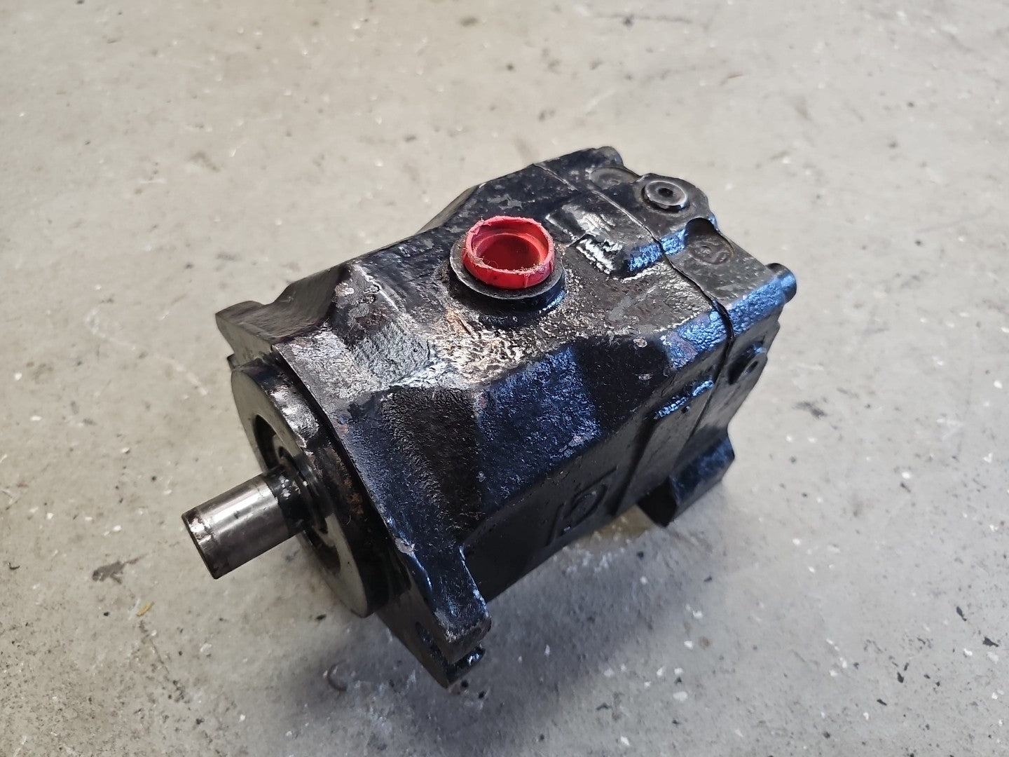 Danfoss Hydraulic Gear Pump Displacement Motor *Tested, Works*