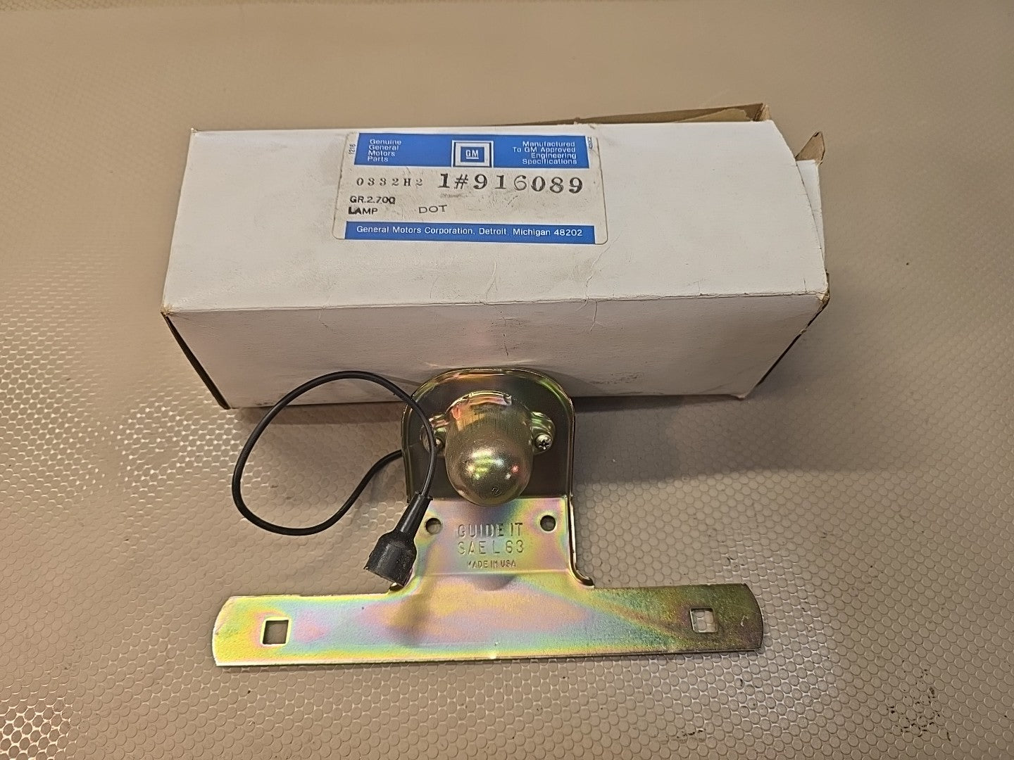 New OEM 84-91 Chevrolet GMC Truck Rear License Plate Light 916089
