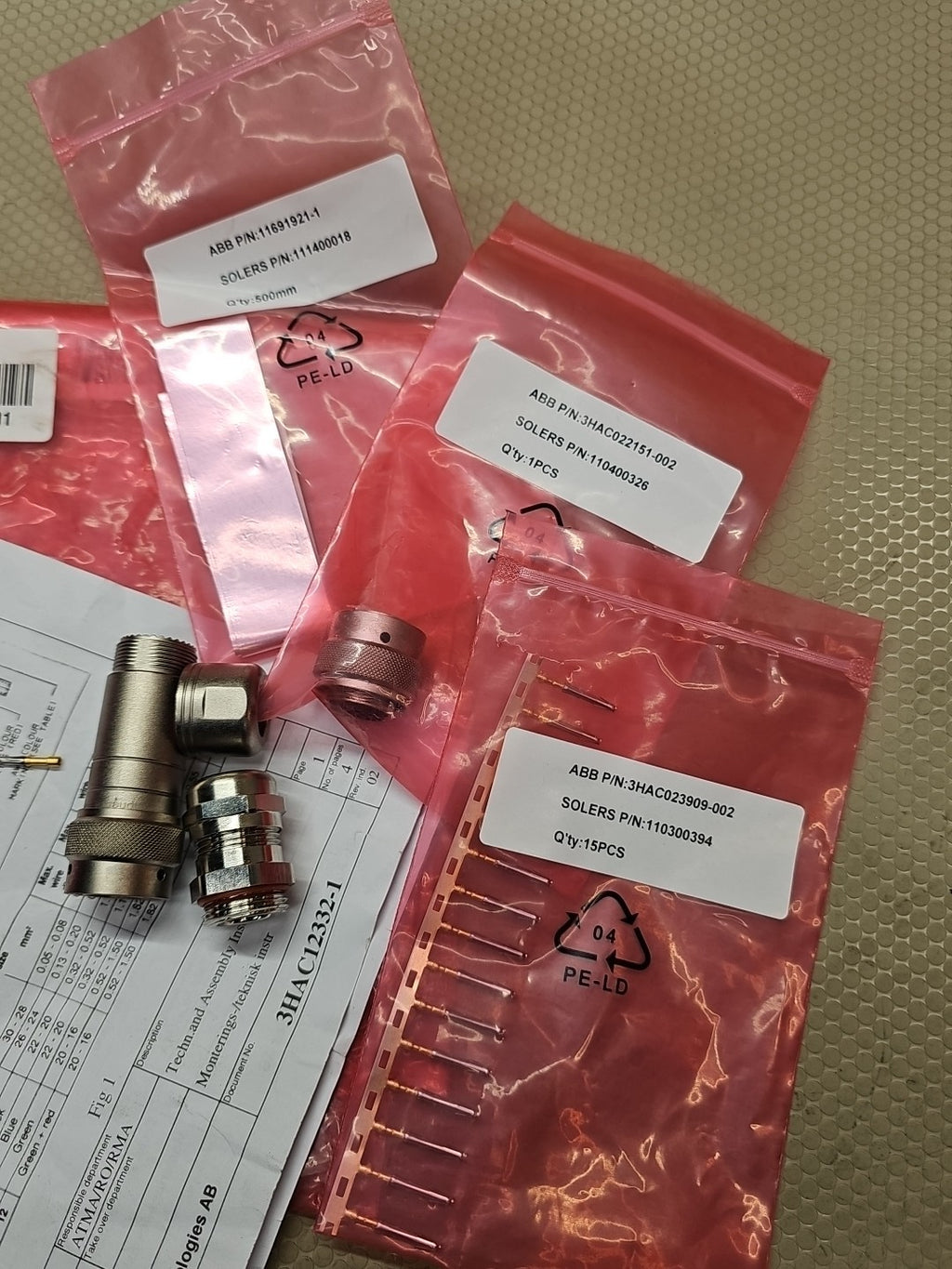 ABB 3HAC037038-001  CONNECTOR KIT  R1.CP/CS 