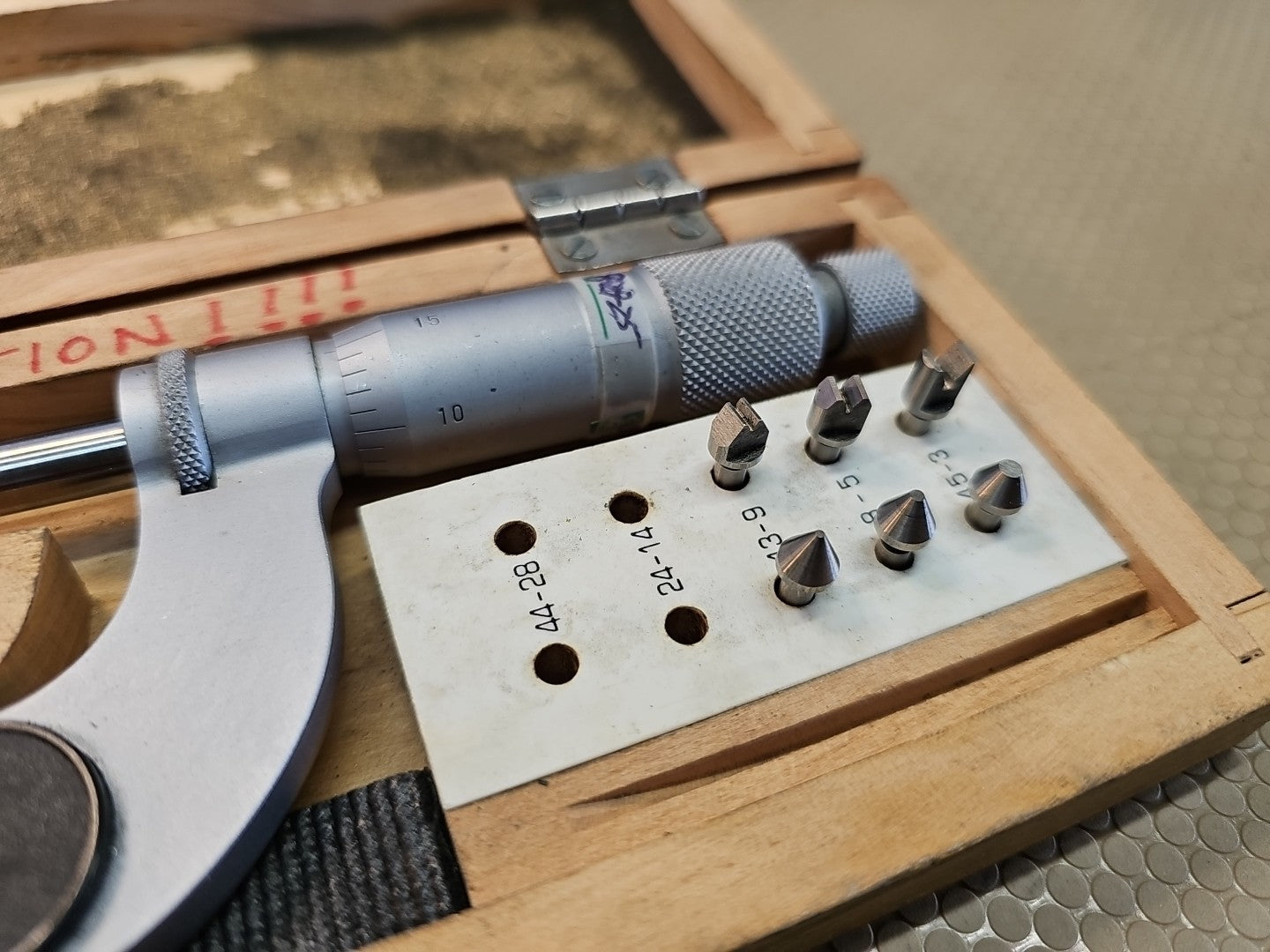 VIS 1-2" NO. 2-219-002 SCREW THREAD MICROMETER .001" 
