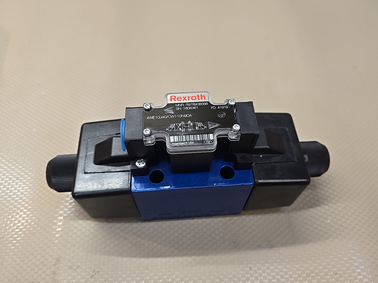 REXROTH 4WE10J40/CW110N9DA/V R978908908 110/120V Electromagnetic valve NEW!