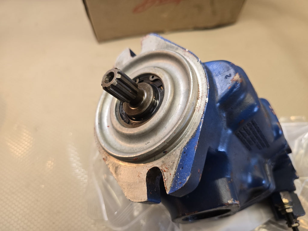 EATON DANFOSS Hydrostatic 70122-RBN RBB Medium Duty PISTON PUMP $3400 MSRP