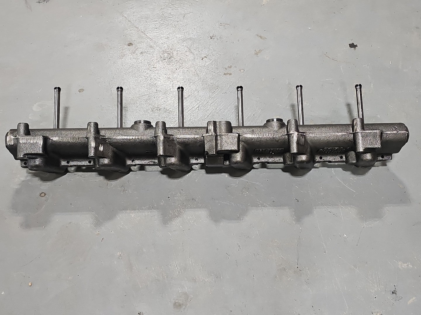 International DT466E Diesel Engine High Pressure Oil Rail 1847783C1 1847784C1
