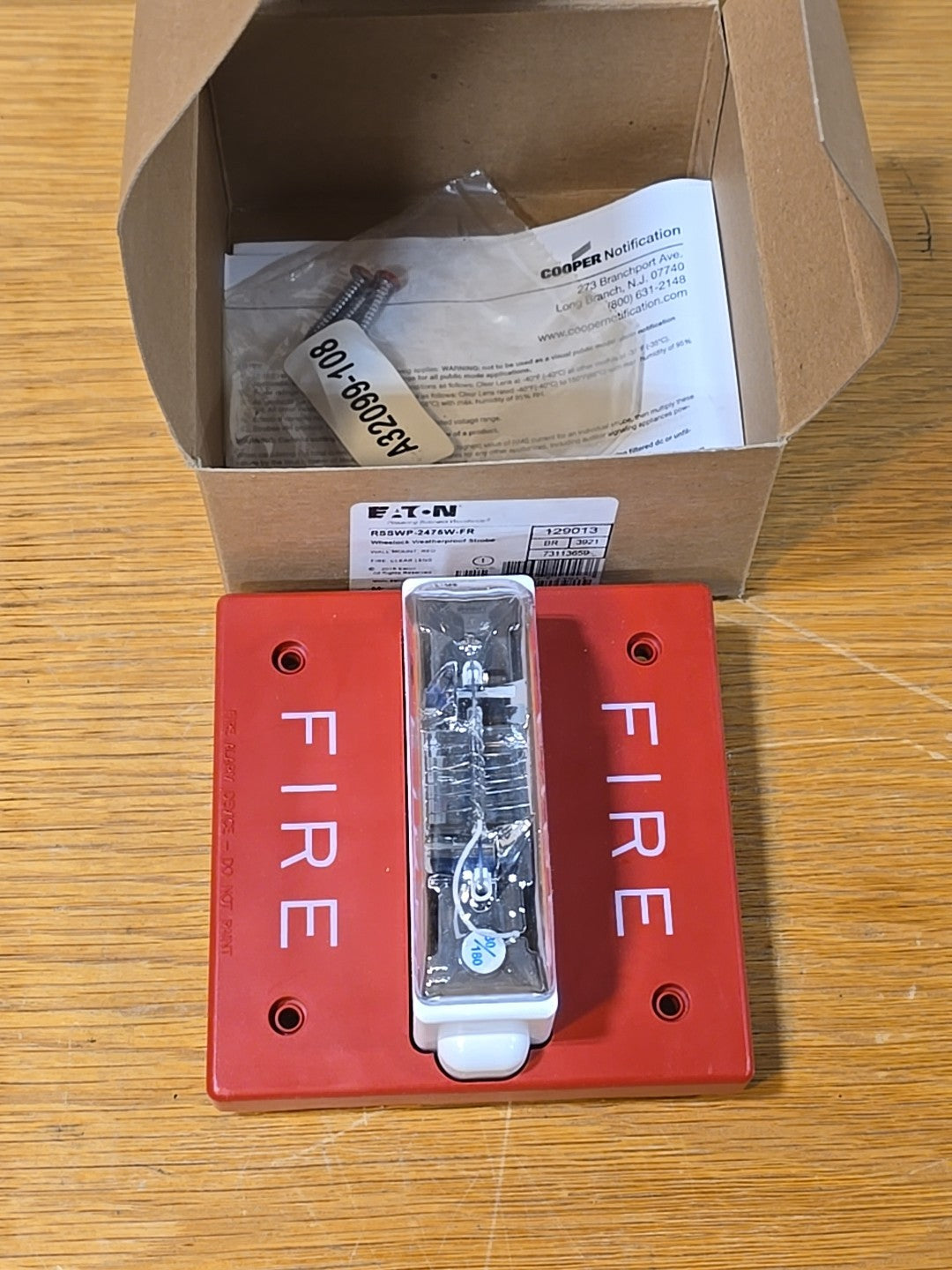 New Eaton Cooper Wheelock RSS-24MCW-FR  Fire Strobe 129400 Alarm