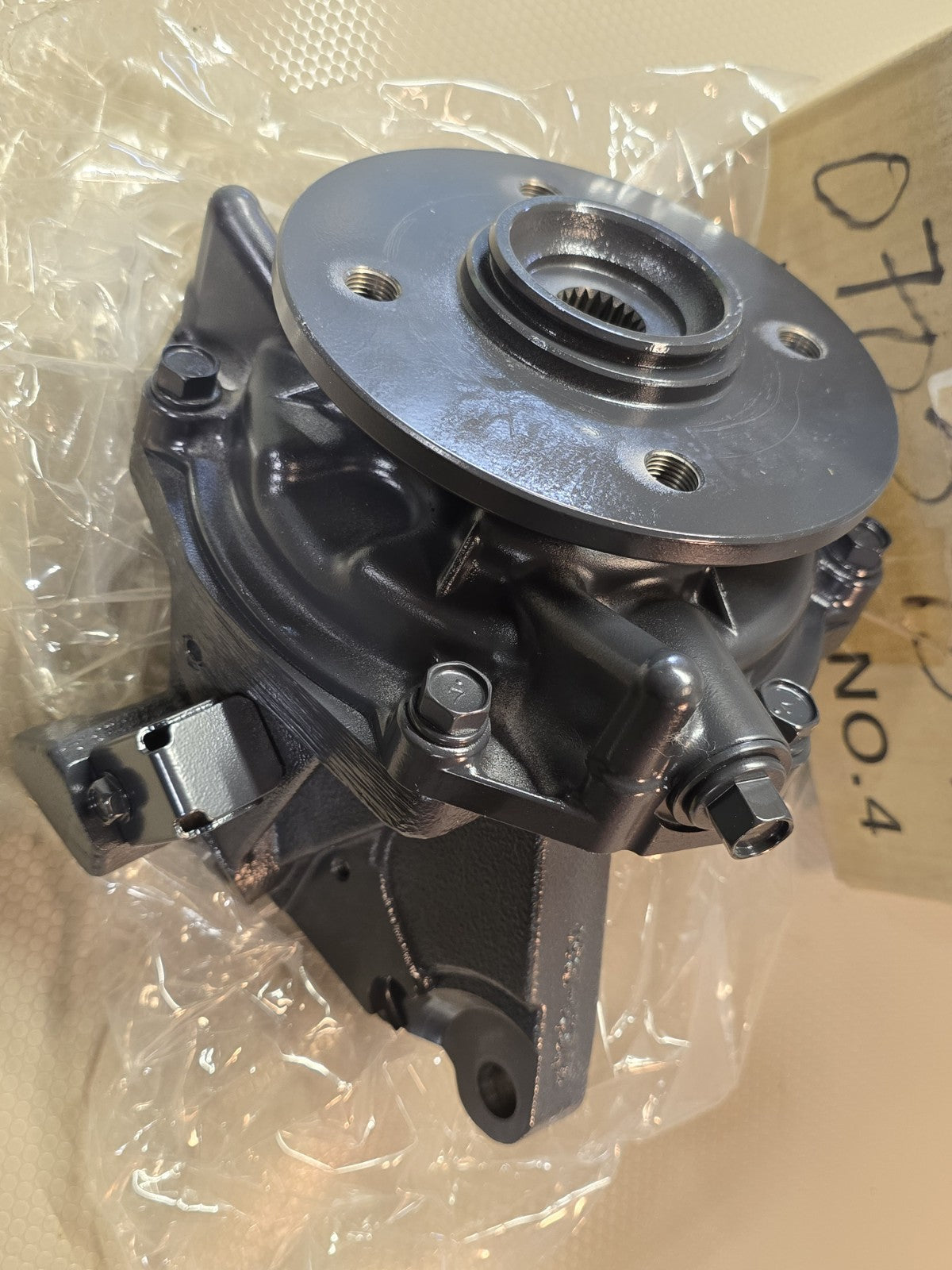 NEW Kubota OEM K7621-18110 Assy Knuckle, RIGHT Full Set 345, L305, L225