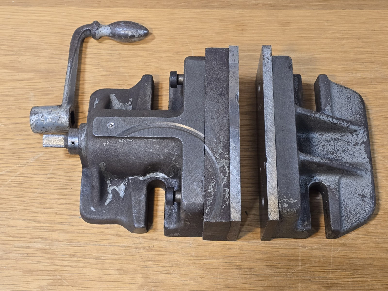 MOVEABLE JAW VISE TWO PIECE MACHINE VISE 