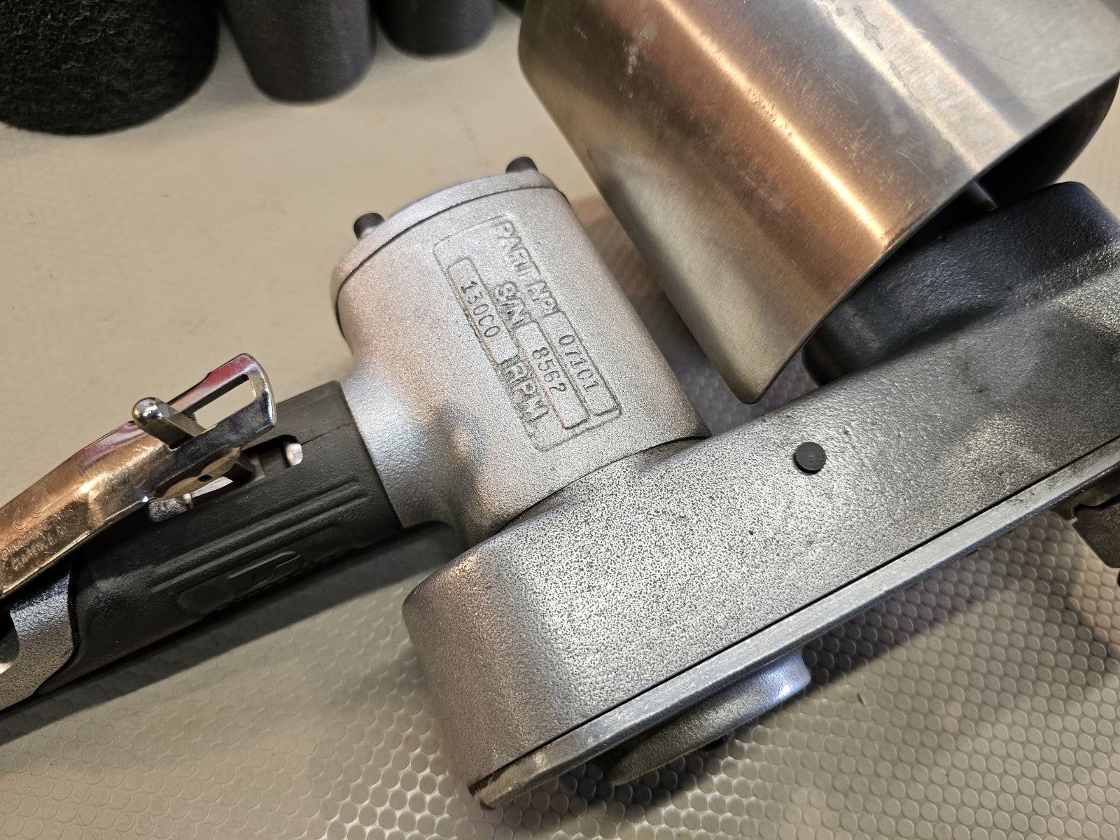 Dynabrade Dynisher 50730 Pneumatic Air Operated Finishing Tool + LOTS OF SANDPAP