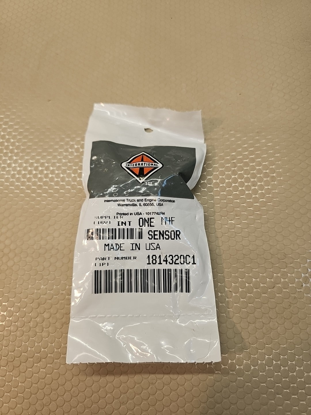 Genuine International Navistar OEM 1814320C1 Temp Sensor | DT466E I530E | NEW