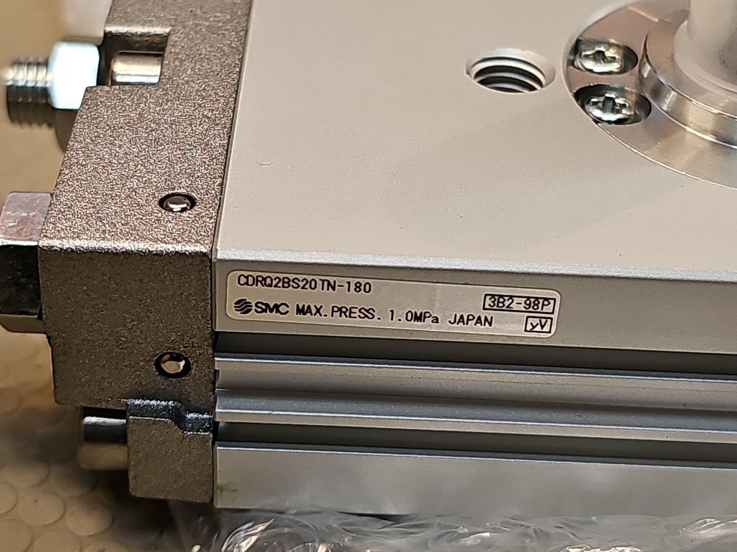 ONE Brand New SMC CDRQ2BS20TN-180 Rotating Cylinder 