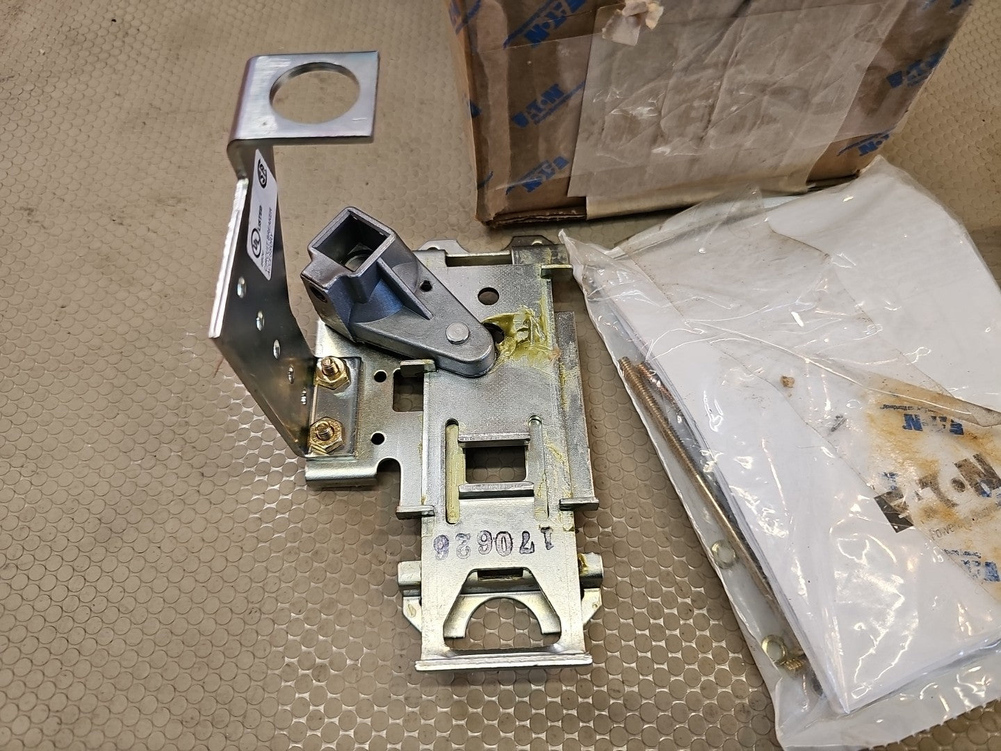 EATON 6648C23G11 F Breaker Mech WITH Hardware