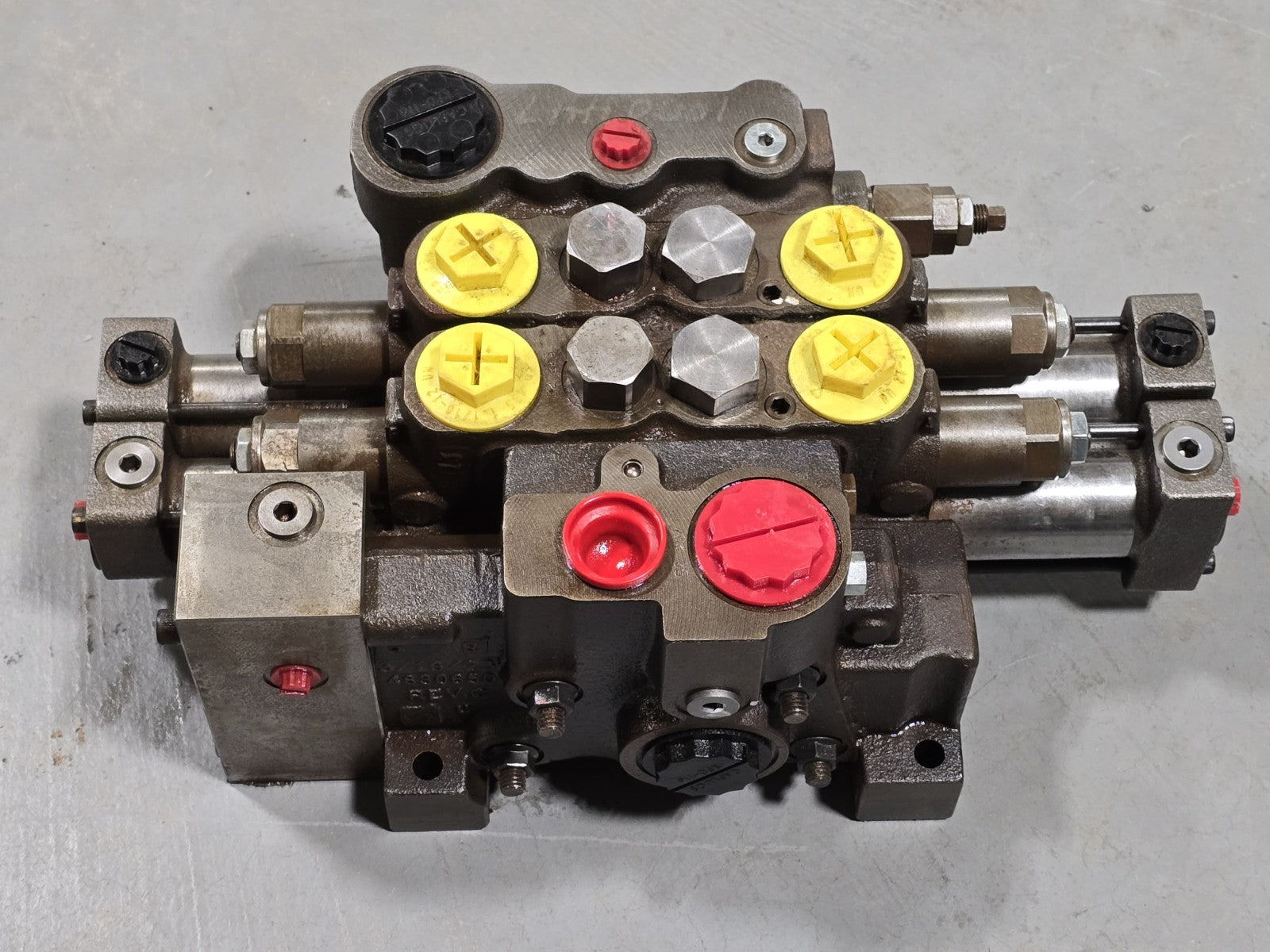 Parker VP170 Load Sense Directional Control Valve Proportional Load 4940927 *NEW