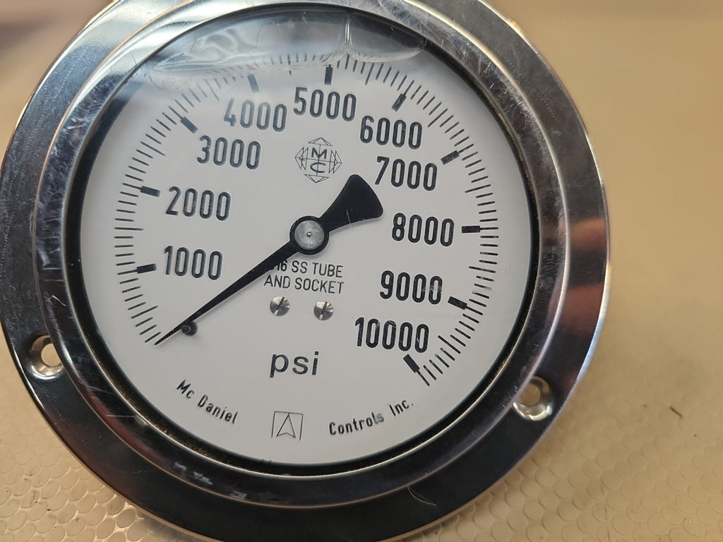 MCDANIEL CONTROLS 0-5000 PSI 1/4” NPT PRESSURE GAUGE Made in Germany 