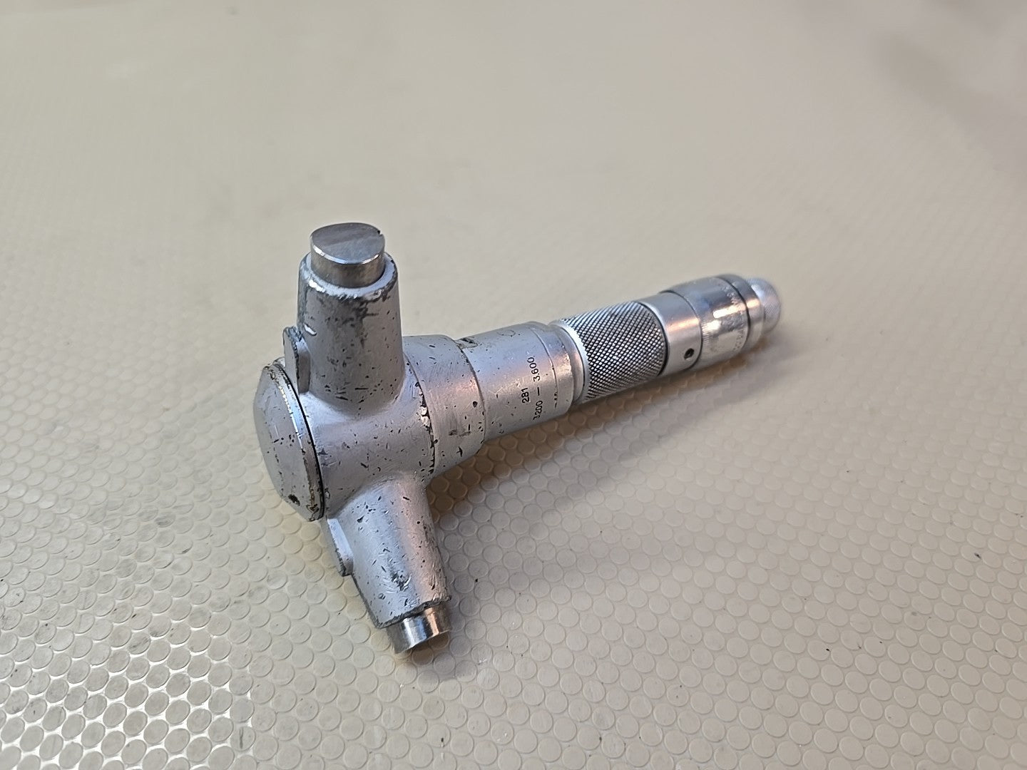 Brown & Sharpe No. 281 Internal Bore Micrometer Range 3.200"- 3.600” Holtest