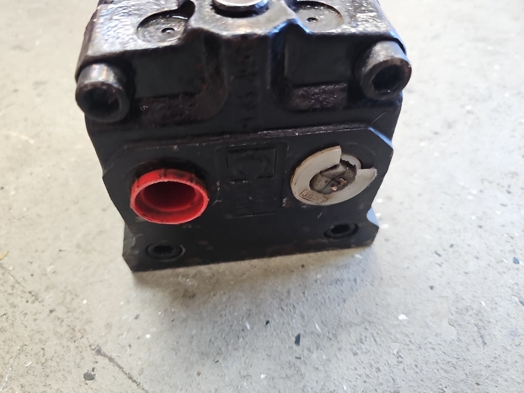 Danfoss Hydraulic Gear Pump Displacement Motor *Tested, Works*