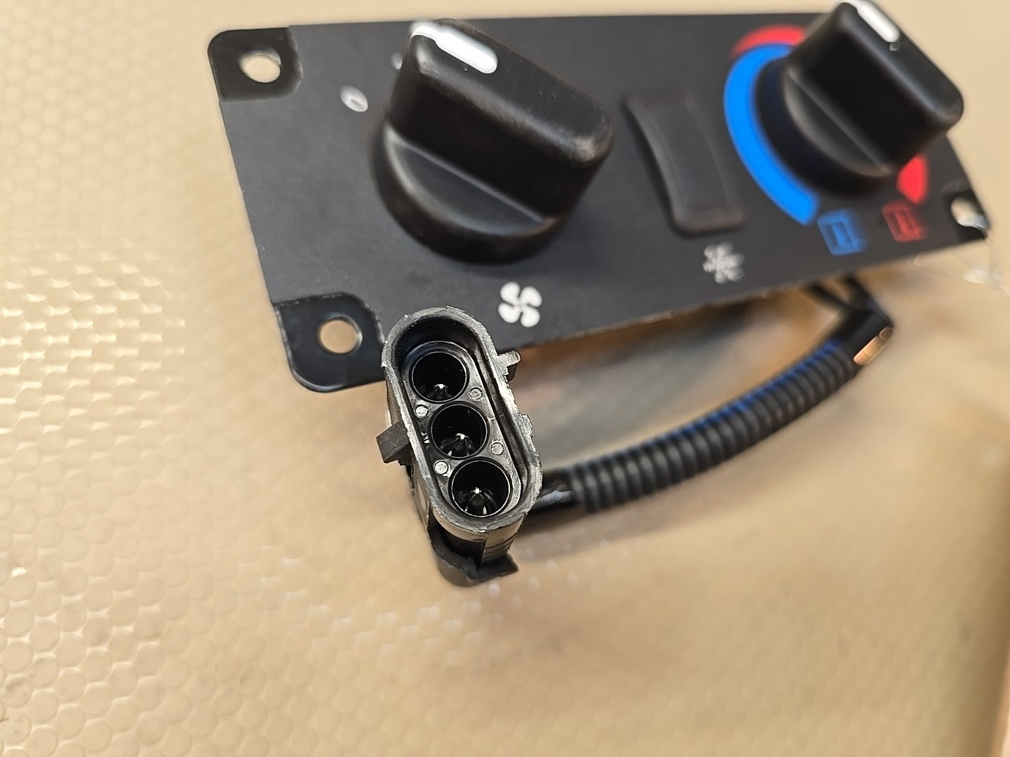 Heavy Duty Heater Control Panel A6000106 Bobcat Mack Paccar Generic 27406-102