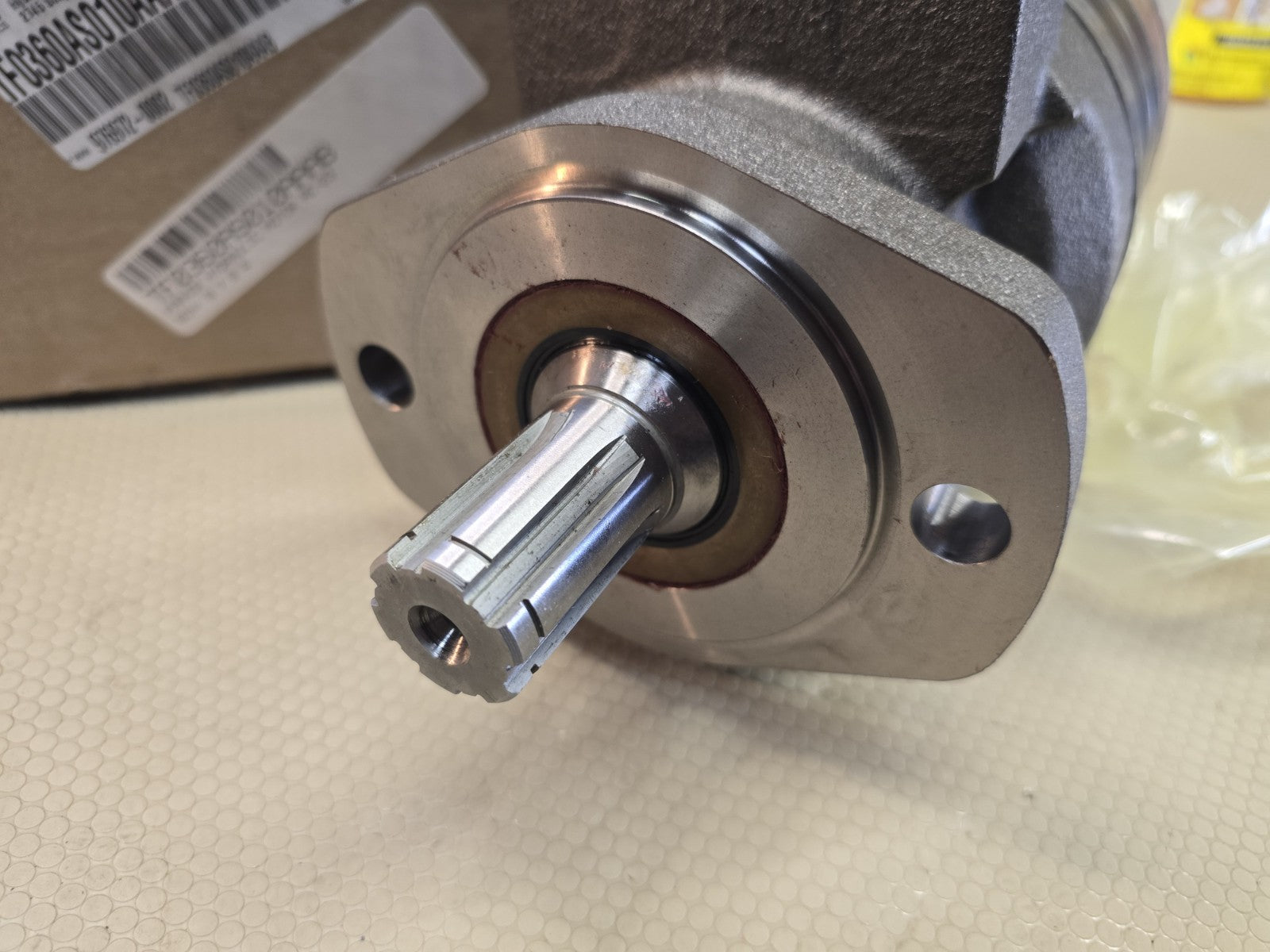 NEW TF0360AS010AAAB PARKER HYDRAULIC MOTOR TF SERIES TORQMOTOR 1" KEY 2 BOLT SAE