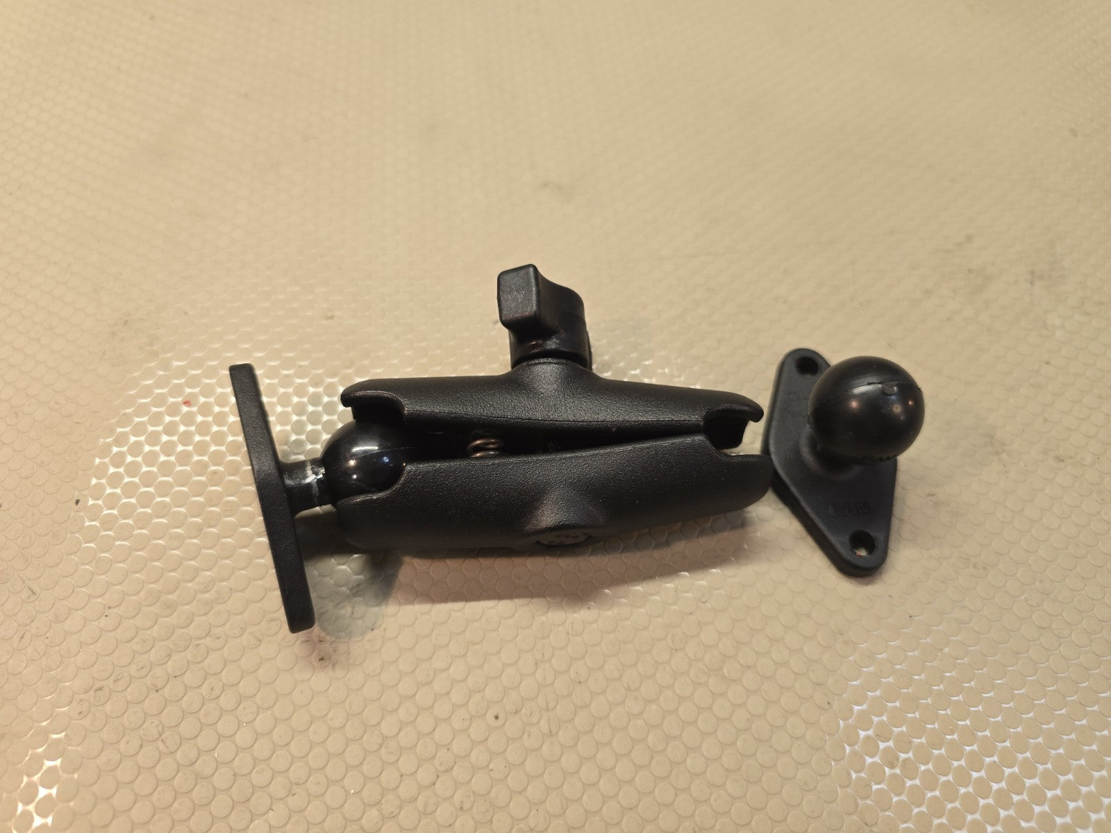 NEW OEM RAM MOUNT ~ RAP-201U-B Short Arm 1-RAP-202U 1.5" Base Composite Material