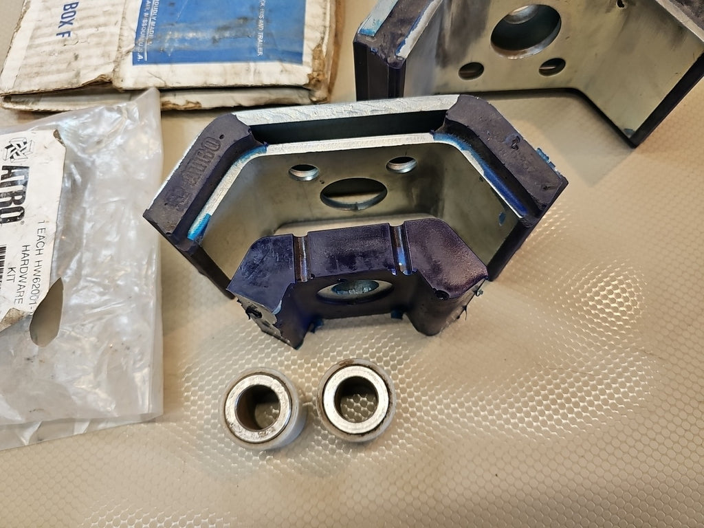 NEW ATRO KT59-62001 HW Motor Mount Kit, Rear (Set of 2) KW T600 *INCOMPLETE*