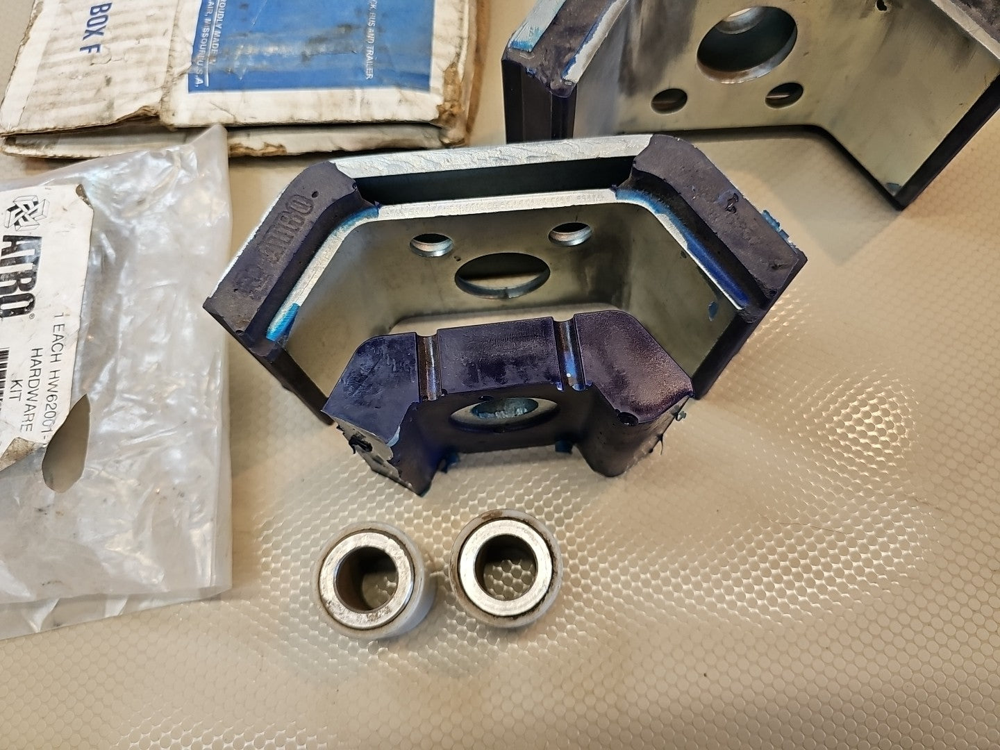 NEW ATRO KT59-62001 HW Motor Mount Kit, Rear (Set of 2) KW T600 *INCOMPLETE*