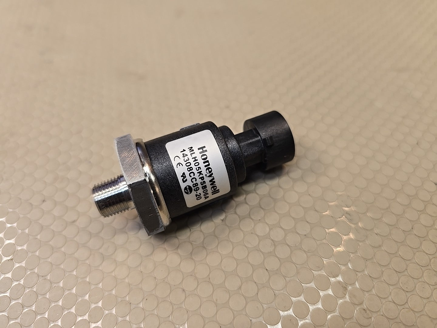 NEW Honeywell MLH05KPSB06A Transducer pressure transmitter 5000 PSI 691201-5000
