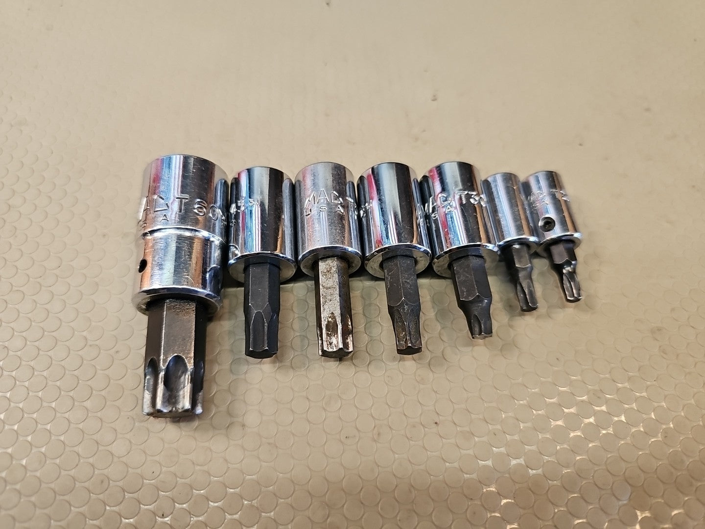 MAC TOOLS 7 PIECE MULTI DRIVE TORX BIT SOCKET DRIVER SET 3/8 DRIVE(T60 IS 1/2")