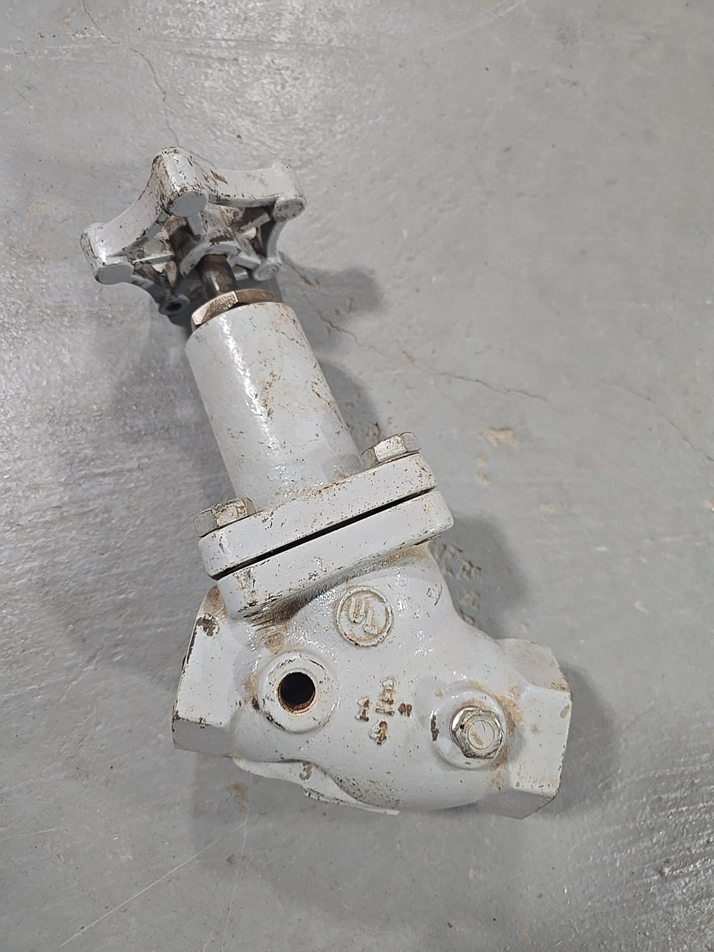 MEC - ME825-10 - Full Port 1-1\4" fpt Globe Valve - 400 wog - Double Stem Seal