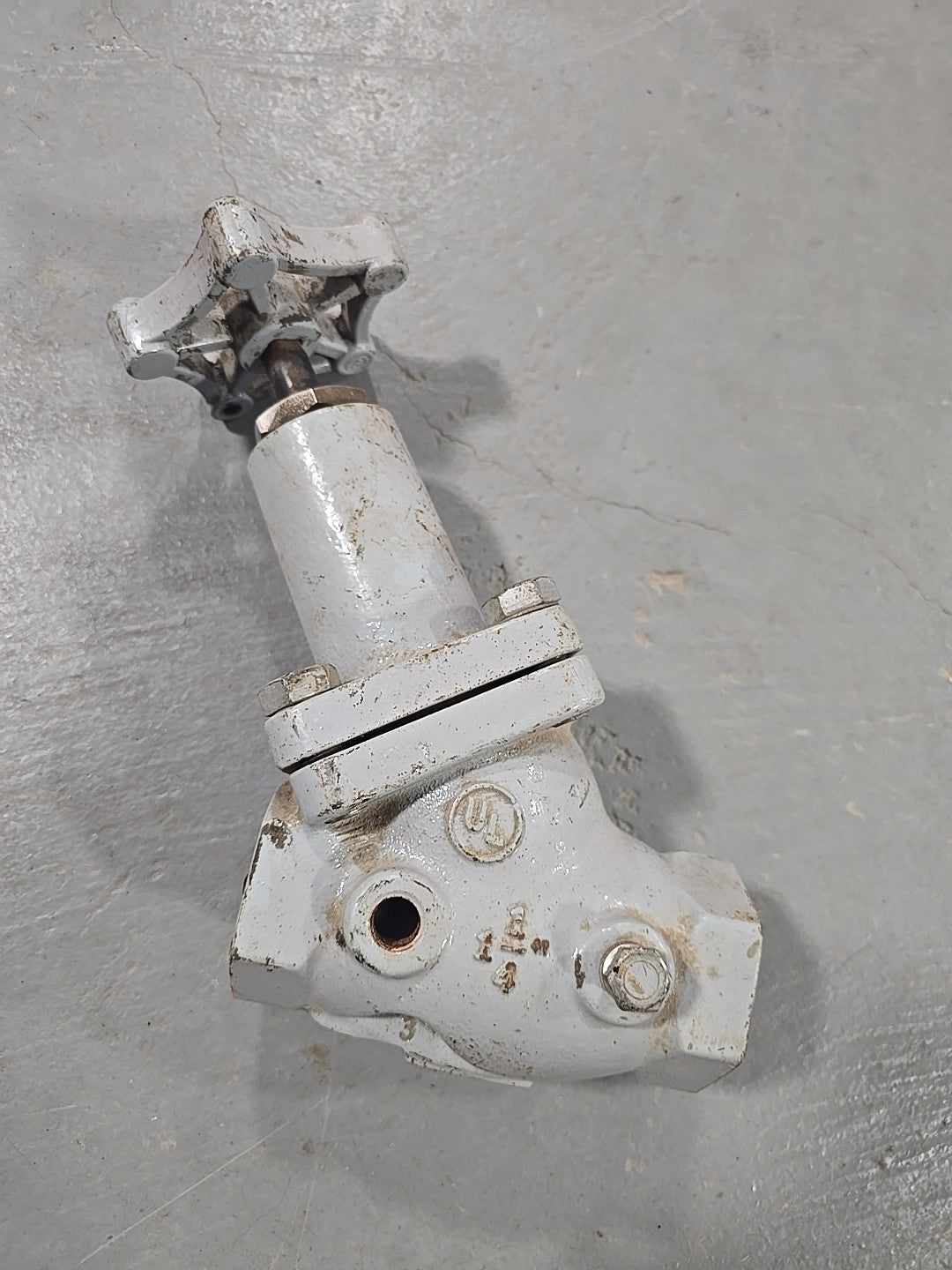 MEC - ME825-10 - Full Port 1-1\4" fpt Globe Valve - 400 wog - Double Stem Seal