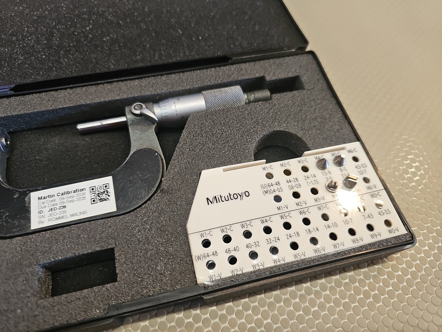 MITUTOYO THREAD MICROMETER 1"-2" MITUTOYO 126-138 W/ANVILS 