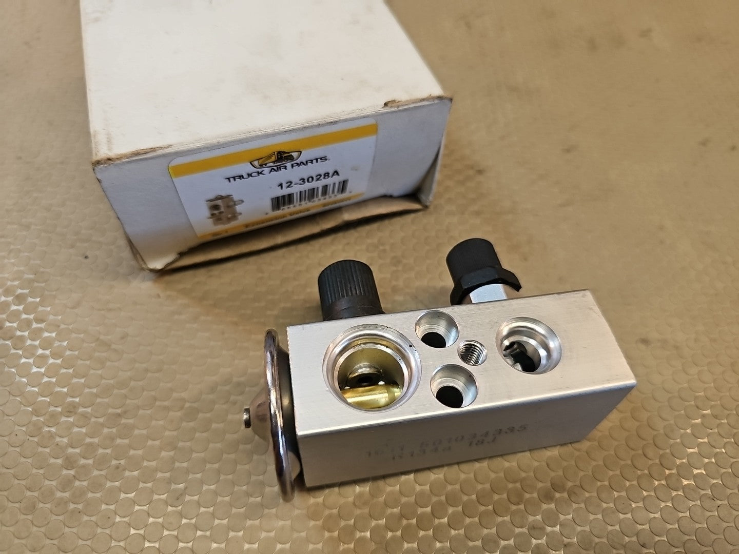 TRUCK AIR PARTS EXPANSION VALVE 12-3028A NEW