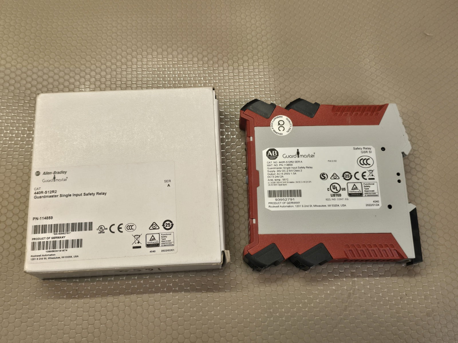 Allen Bradley 440R-S12R2 Ser A Safety Relay *NEW*