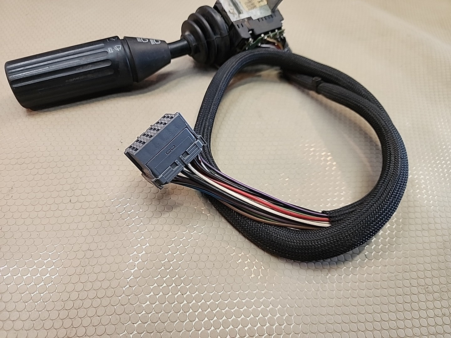 VALCO TURN SIGNAL IS WINDSHIELD WIPER CONTROL 203687 04W51